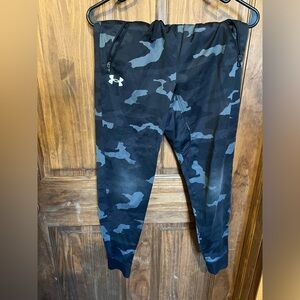Black Camo under armour sweatpants